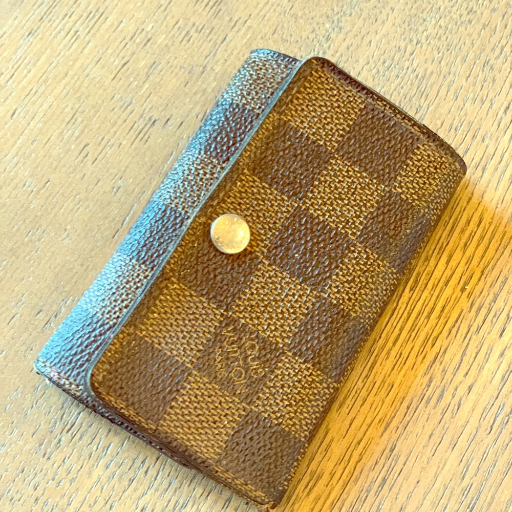 Authentic LV Multicles6 Key Case